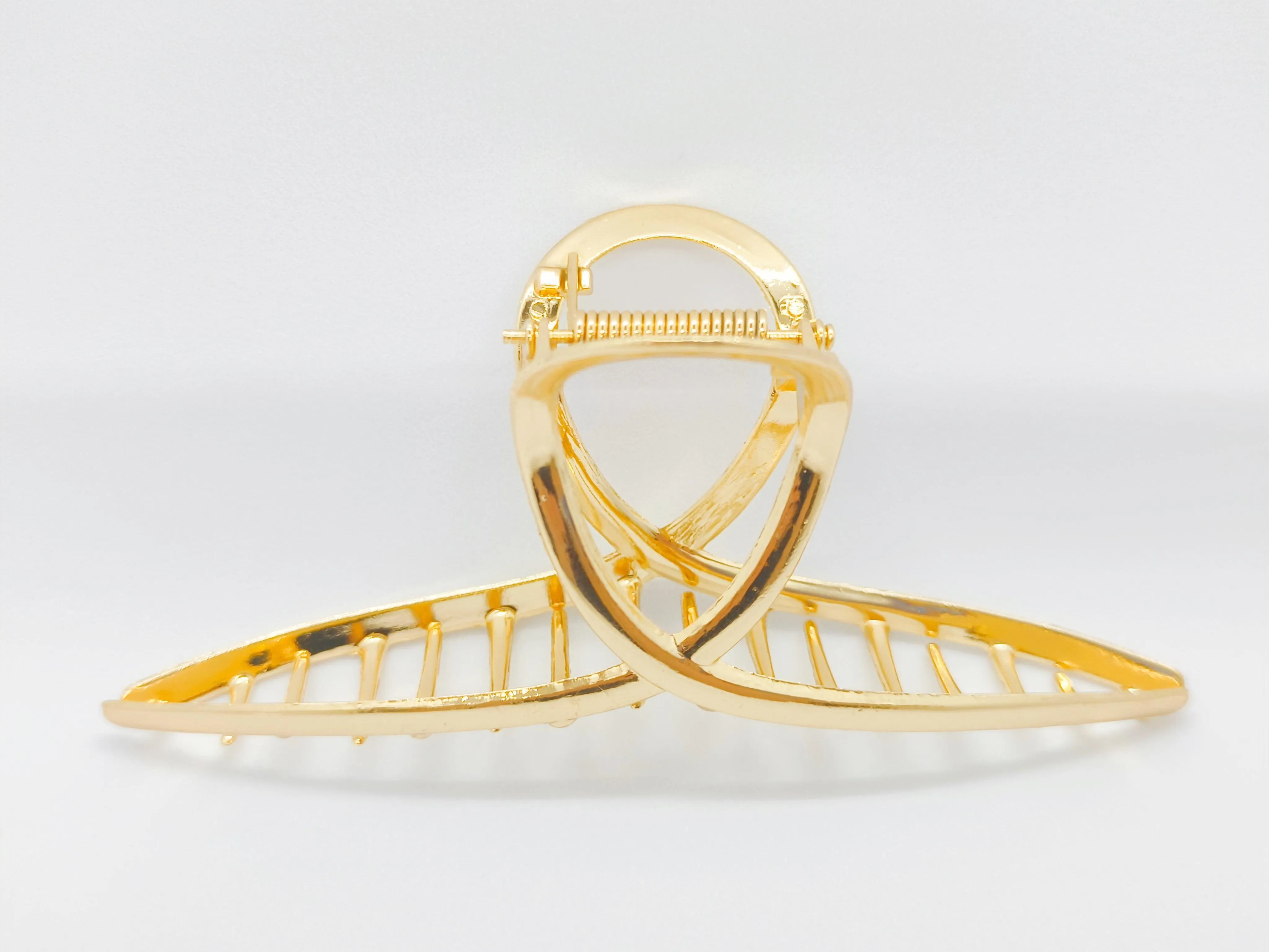 Elegant Twisted Alloy Hair Claw Clip