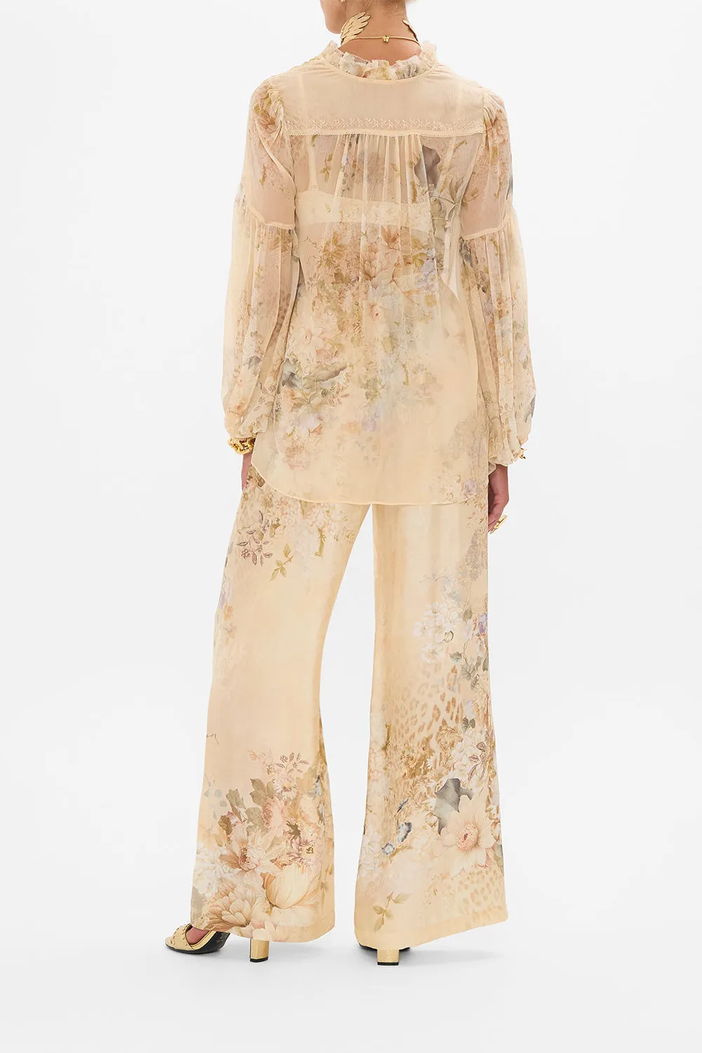 FRILL COLLARED BLOUSE ADORNED IN ANTIQUITY