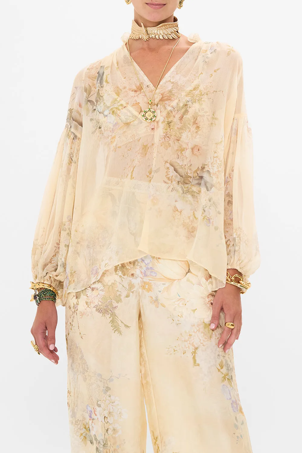 FRILL COLLARED BLOUSE ADORNED IN ANTIQUITY