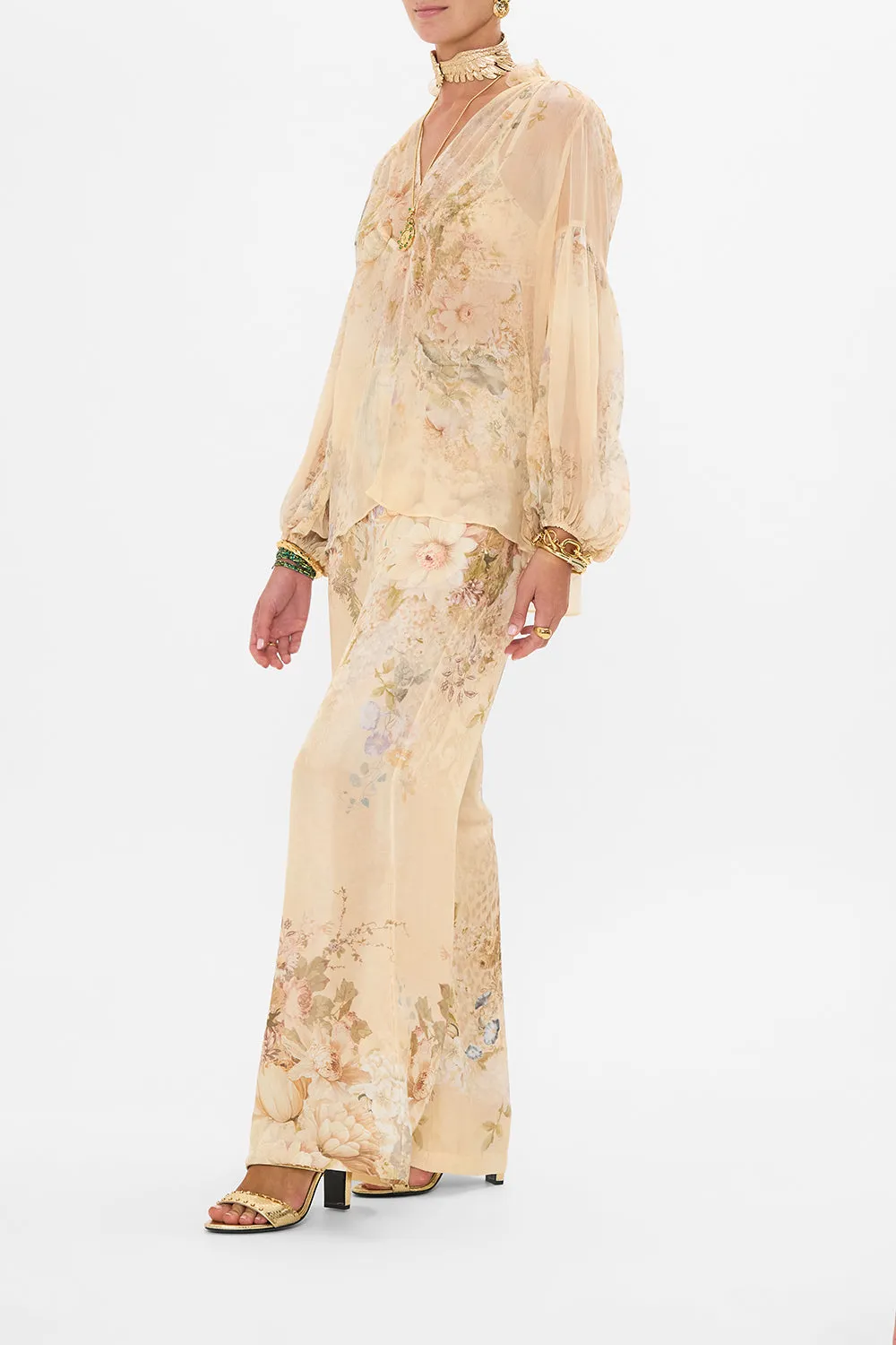 FRILL COLLARED BLOUSE ADORNED IN ANTIQUITY